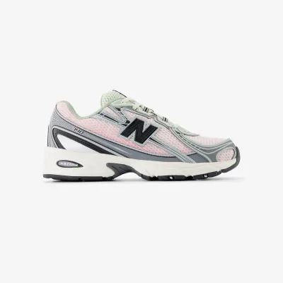 New Balance 740