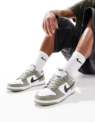 Nike Dunk Low Retro unisex trainers in green