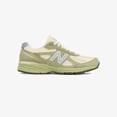 New Balance 990v4